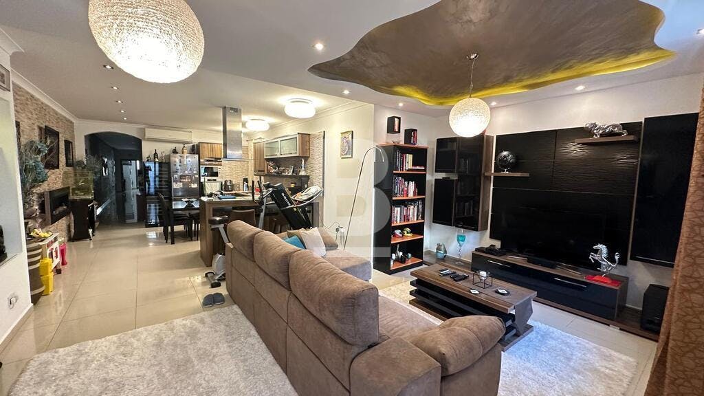 Semi-basement Maisonette For Sale